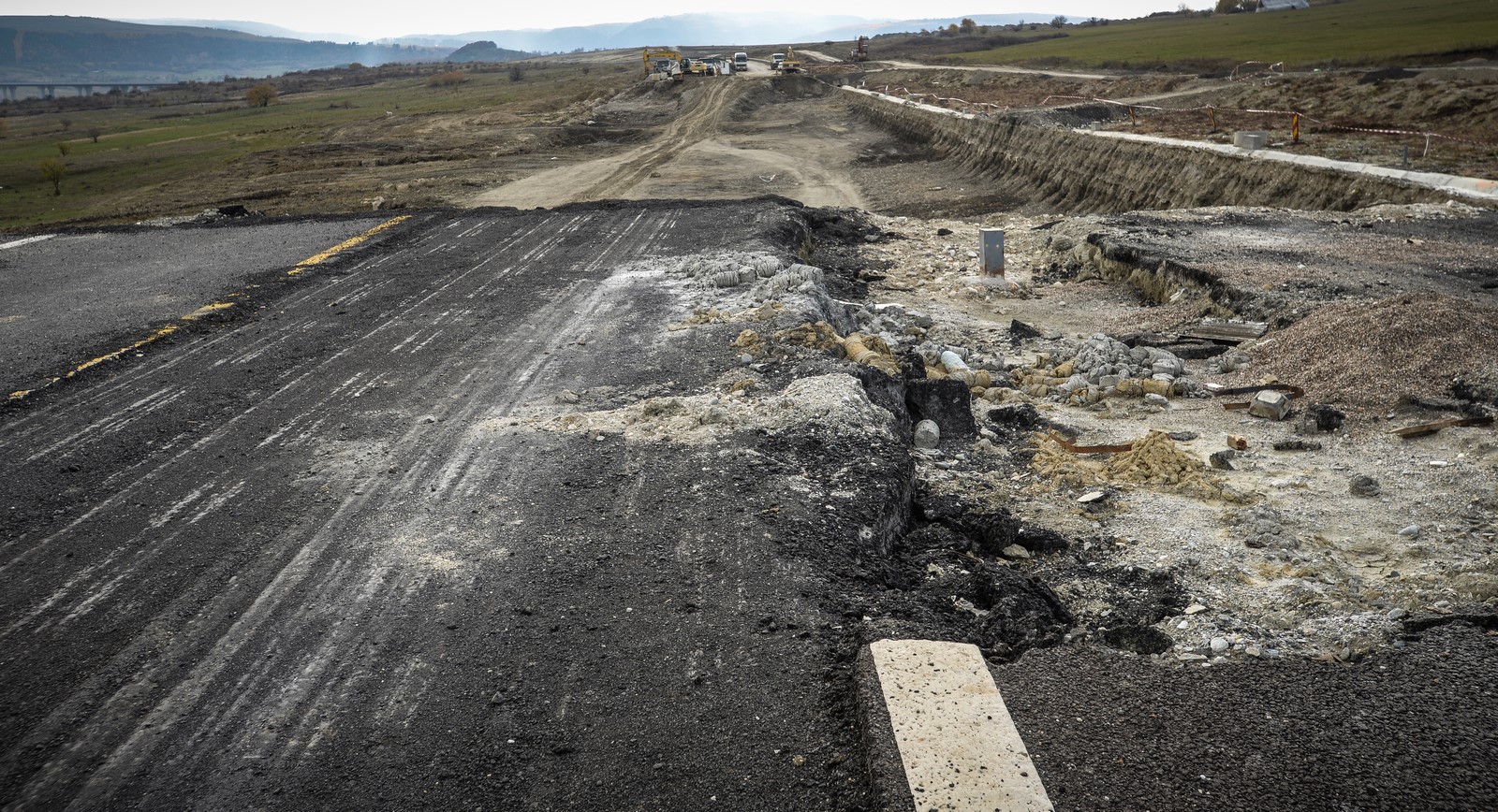 Tot italienii vor să ”expertizeze” autostrada construită și demolată de italieni
