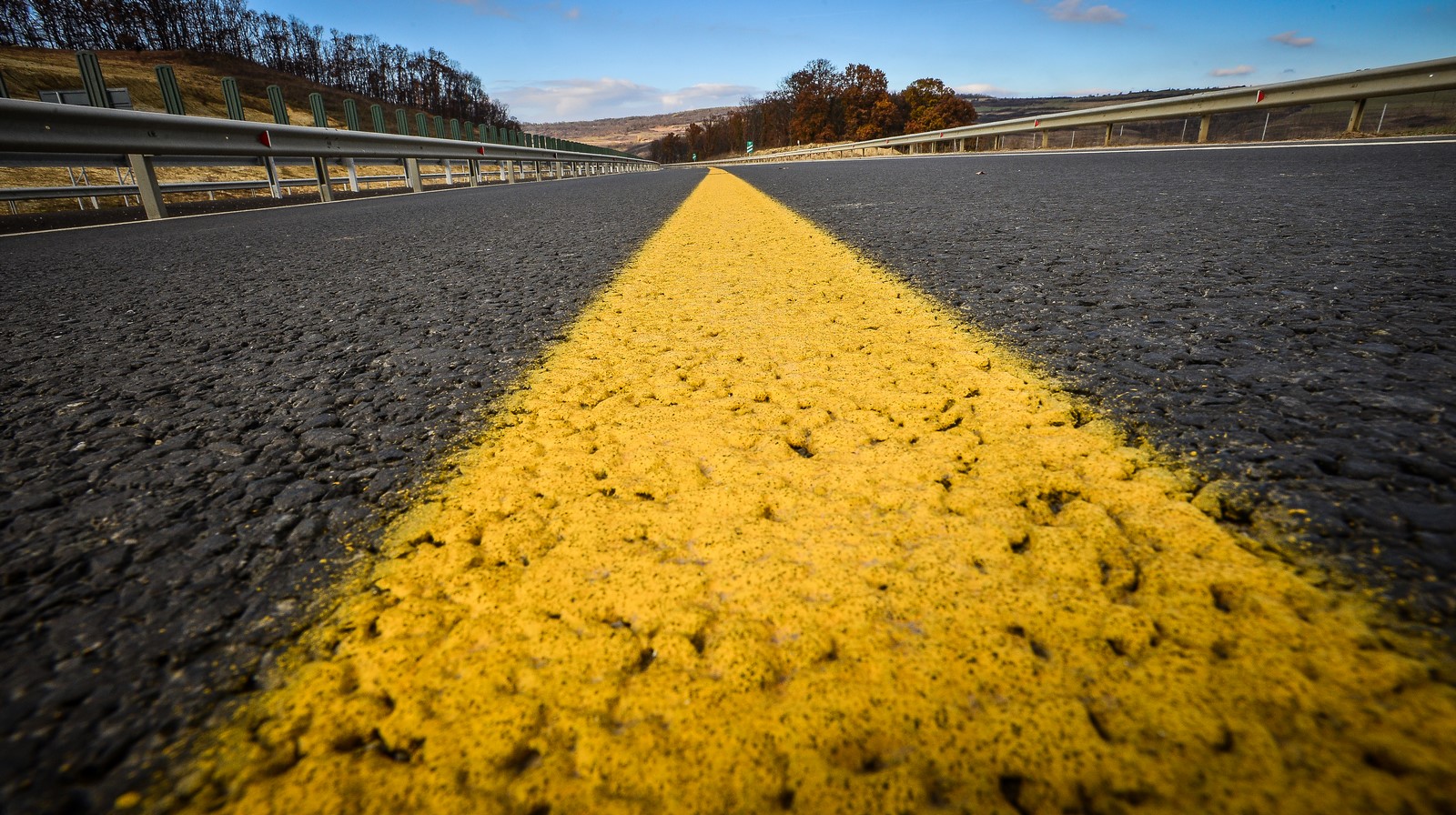 O treime dintre români ar pleca mâine din țară
