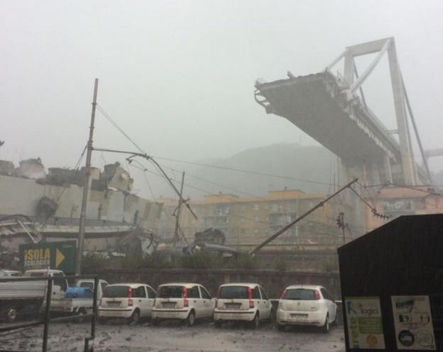 Zeci de morți în Italia, după ce o bucată de autostradă s-a prăbușit de la aproape 100 de metri