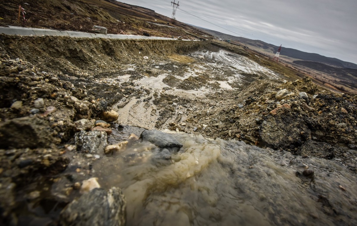 CNADNR vrea să reconstruiască singură tronsonul de autostradă Cunța-Săliște pentru a-l reda traficului cu două luni mai repede