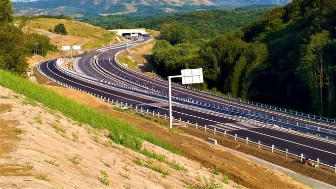 Probleme la recepție: Autostrada Lugoj-Deva devine muzeu