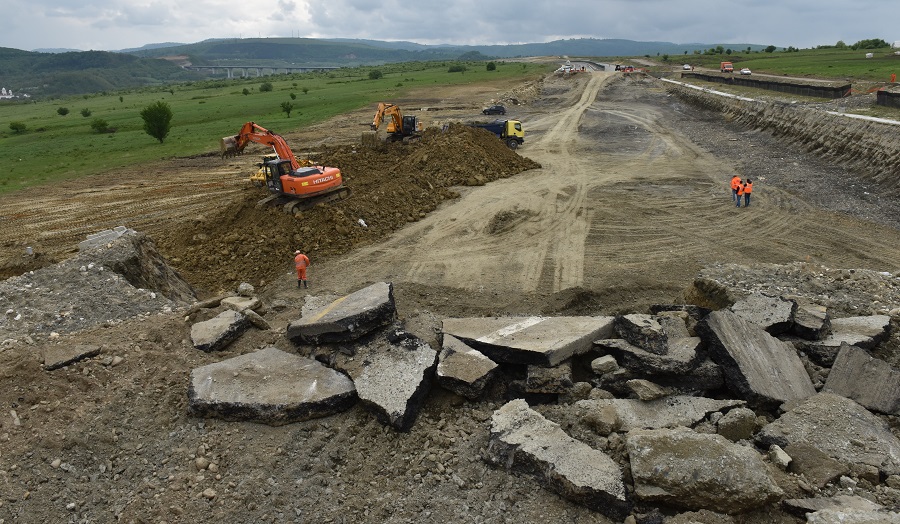 Șeful CNADNR, în vizită pe șantierul autostrăzii închise: ”timpul nefavorabil ne-a ținut puțin în loc”