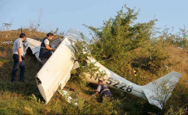Un avion de mici dimensiuni s-a prăbușit în Iași. Pilotul a murit