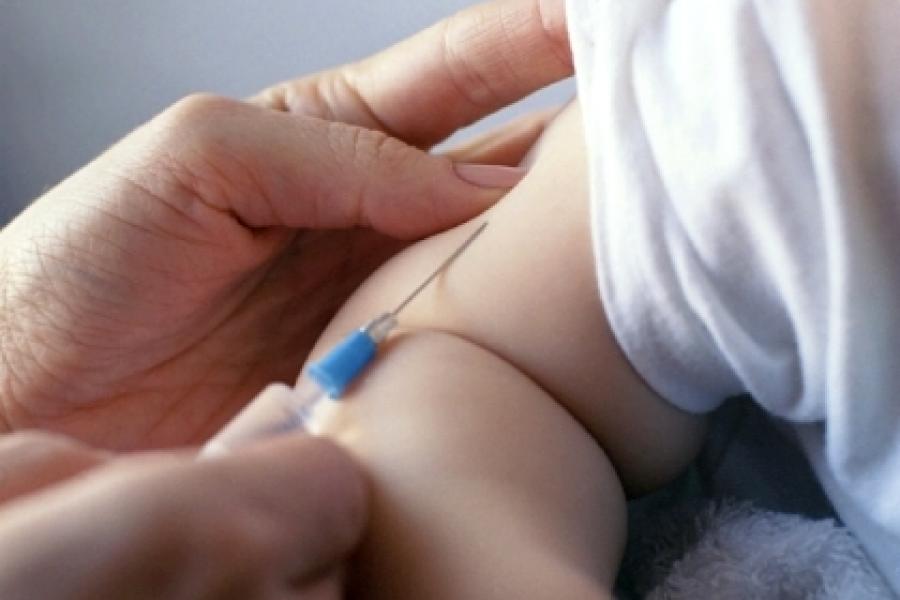 Vaccinul antihepatic B, esenţial în primele ore de viaţă, lipsește din județul Sibiu