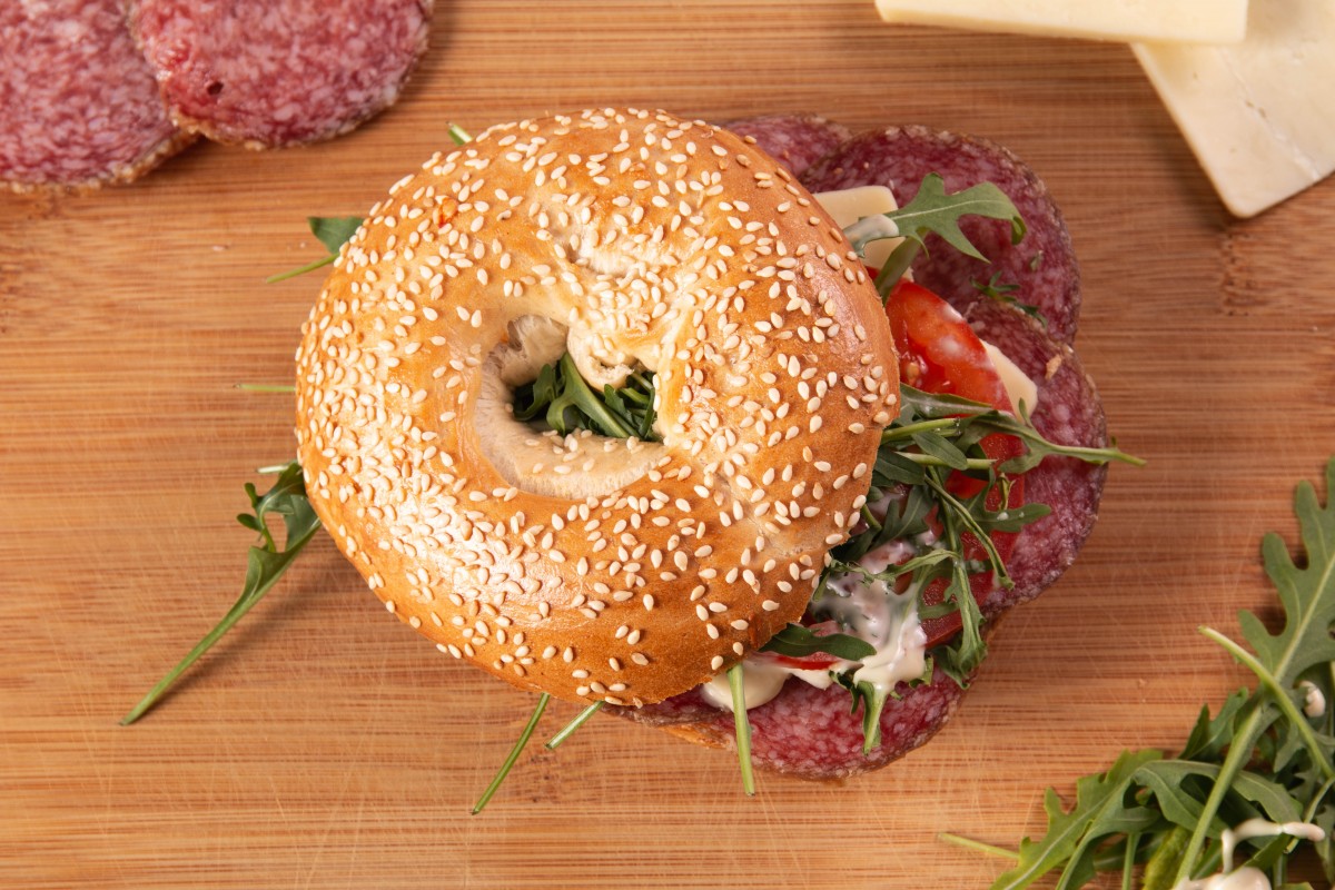 Micile afaceri. Sibianul care a adus conceptul de bagels în oraș: „Îmi place gătitul ca activitate socială”