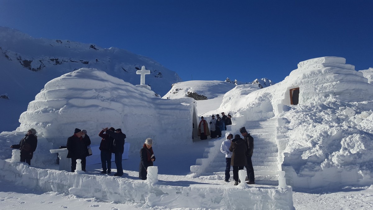 Sfințirea bisericii de gheață și distracție pe zăpadă, la Bâlea Lac | Foto/Video