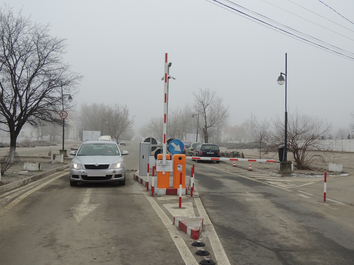 Cimitirul din Sibiu: pe patru roți se mai iese doar pe bani