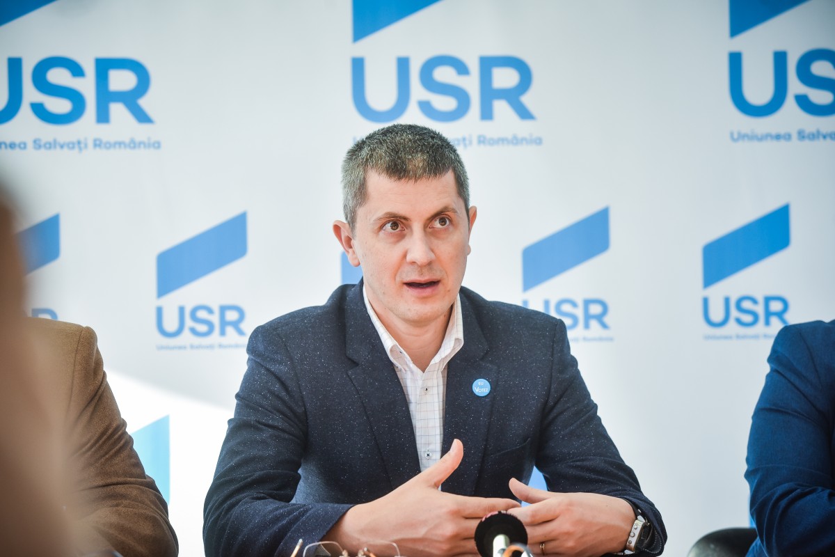 Barna: USR va vota împotriva propunerii de revizuire a Constituţiei privind familia