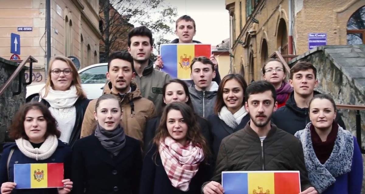 Studenții basarabeni din Sibiu, mobilizare pe Facebook: ”Nouă ne pasă. Mergem la vot!” | Video