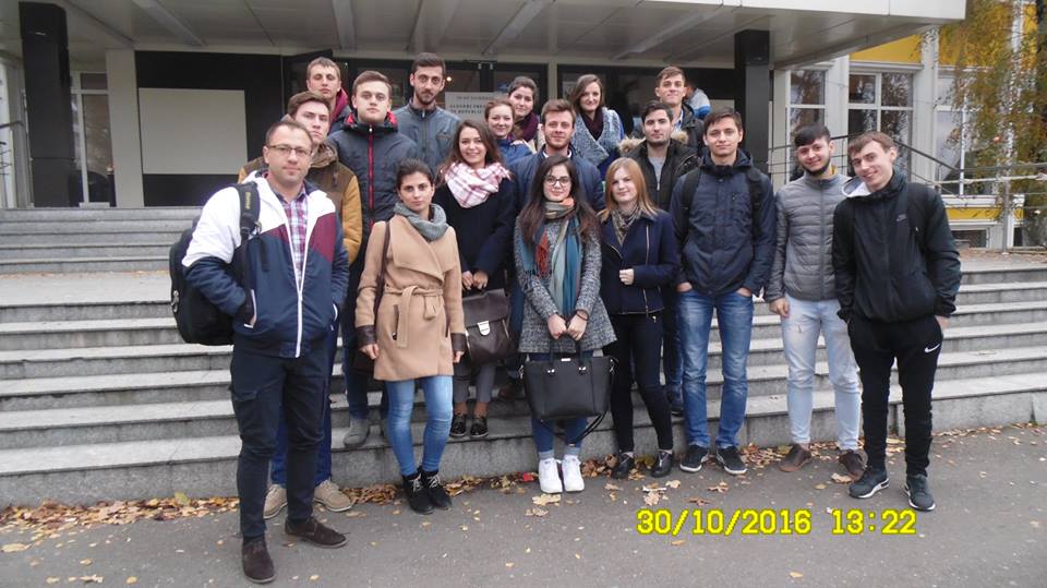 Doar 50 de basarabeni din Sibiu au mers la vot. Ce îndemn au tinerii care au votat