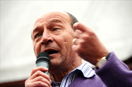 Băsescu: Dacă eram eu la Cotroceni, Comisia Europeană m-ar fi consultat