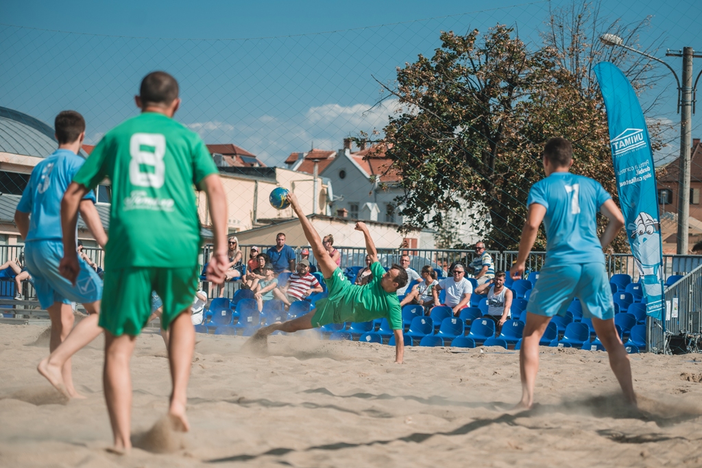 Trei zile de fotbal pe plajă la prima ediţie a Beach Football Challenge