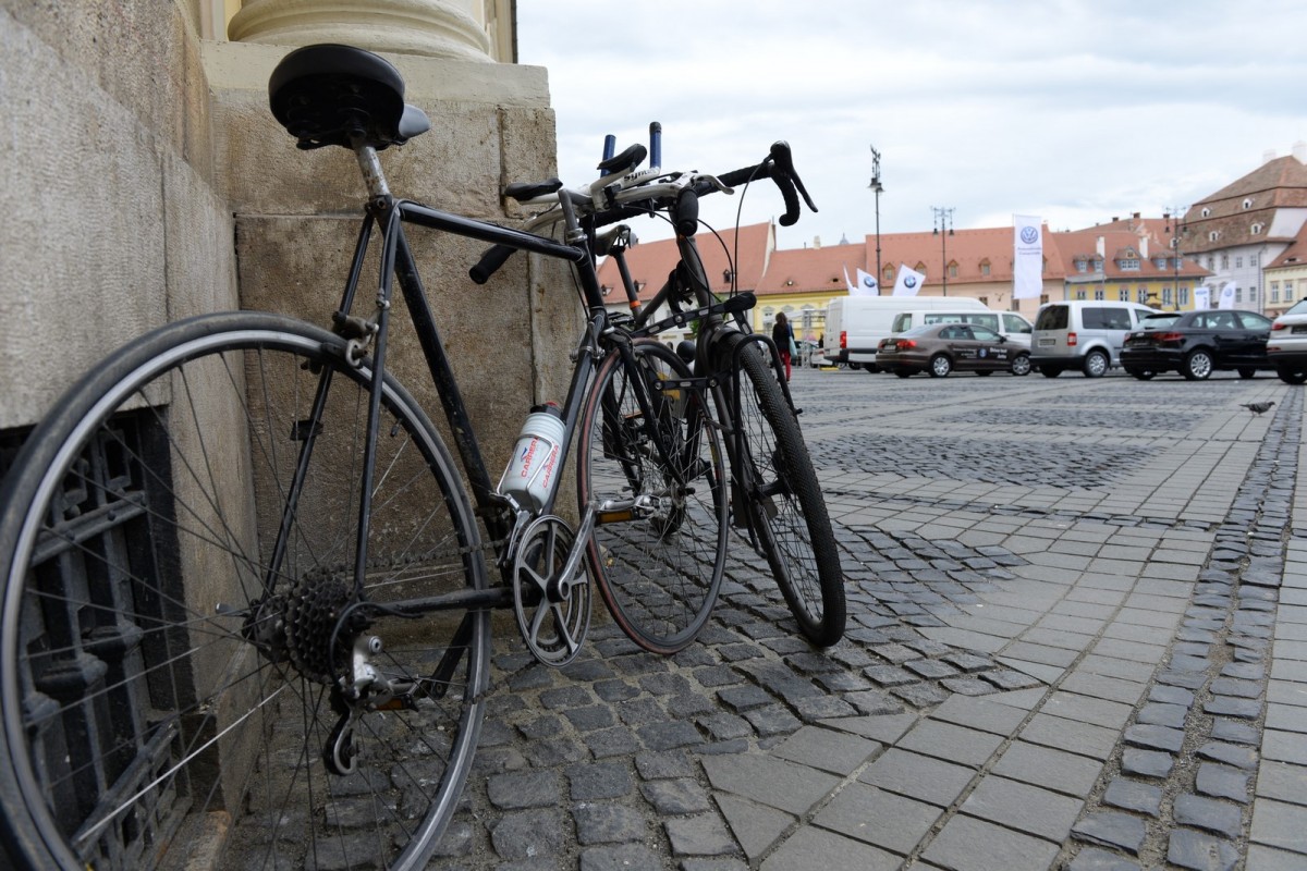 L-au prins cu bicicleta furată în spate, pe Bulevardul Coposu