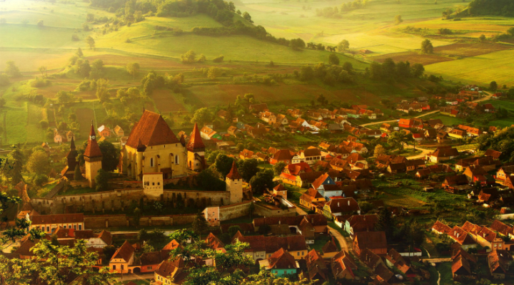 Americanii compară un sat din Sibiu cu Bora Bora și Provence: E ca un decor Disney!
