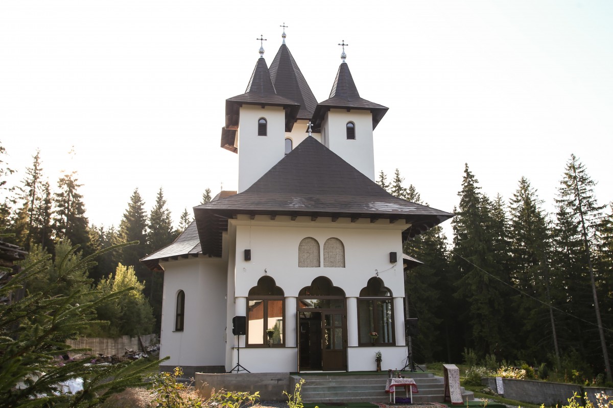 FOTO Biserică nouă în Sibiu. A fost sfințită după 6 ani de construcții