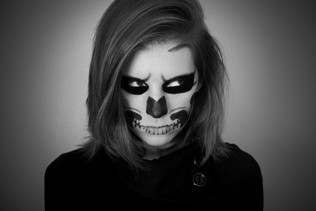 Unde petrecem de Halloween și cât costă „machiajul” de zombie