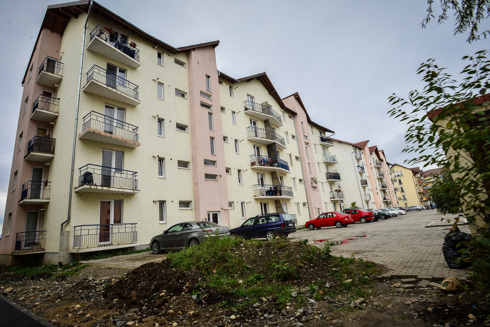 Cei mai mulți dintre români vor ca beneficiarii legii dării în plată să fie doar cei cu o singură casă