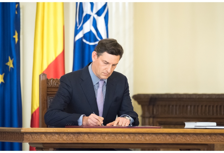 Ministrul Economiei se plânge de şoferii needucaţi cu maşini luxoase: Noii îmbogăţiţi n-ar fi ei dacă nu ar face paradă