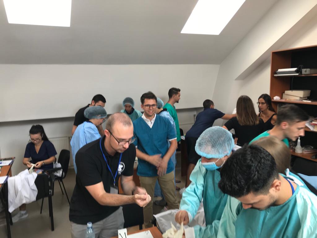 Premieră în Sibiu, studenții Facultății de Medicină au avut ocazia să opereze pe creier
