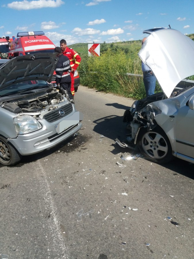 Accident la Nocrich. Victime: un bărbat, trei femei și două minore
