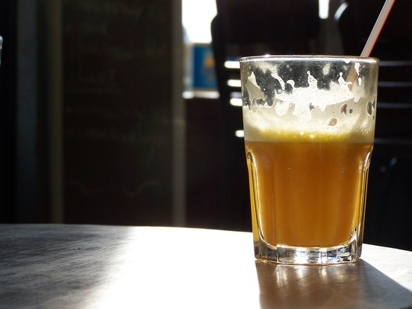 Proiect: Sucurile cu zahăr, interzise copiilor sub 16 ani