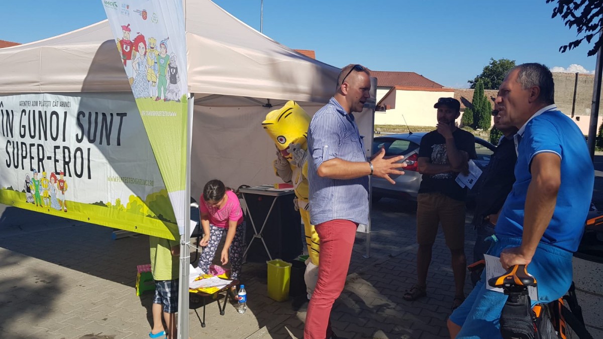 Întâlnire cu cisnădienii în fața primăriei. Cum funcționează colectarea selectivă la voi în oraș?