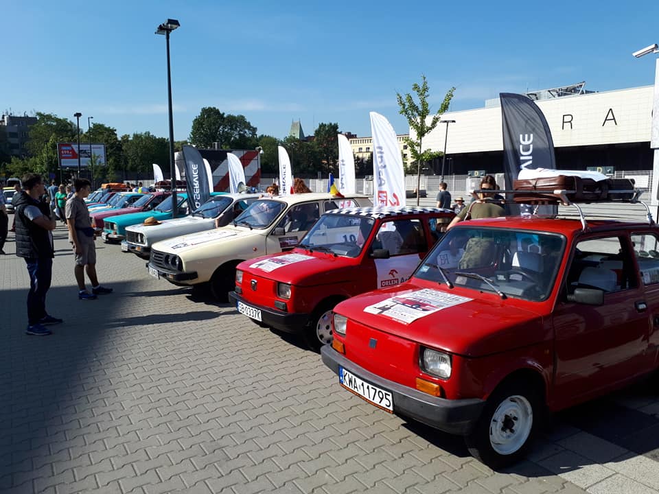 Mașini retro, la Sibiu. Vor fi expuse în cadrul caravanei „Go Romania!”