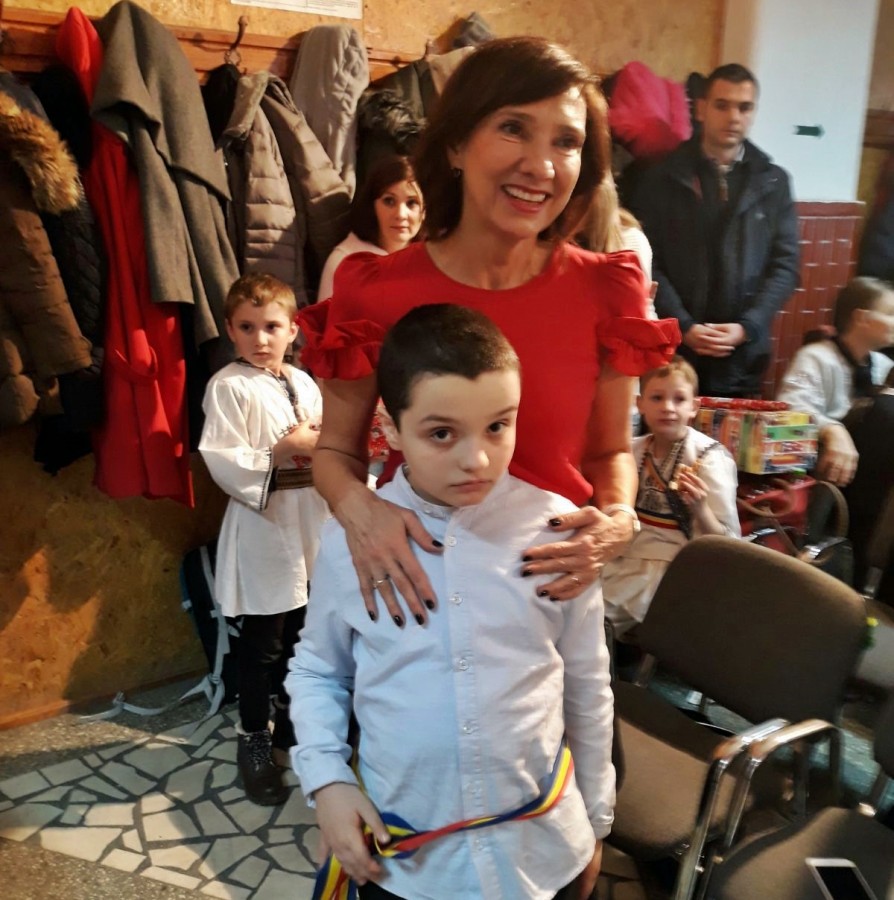 Carmen Iohannis a împărțit cadouri copiilor cu autism de la UCOS