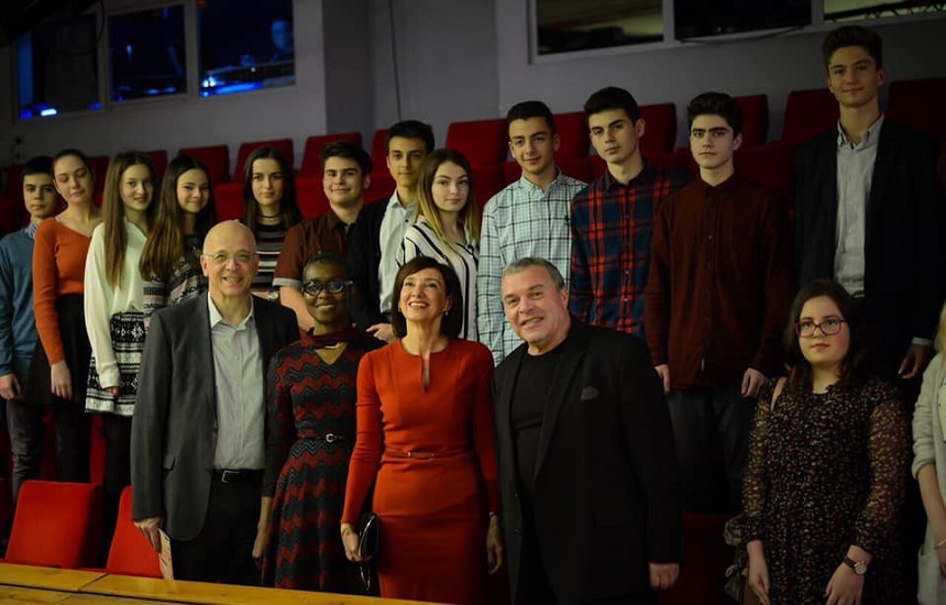 Carmen Iohannis și-a scos elevii la teatru. Primele comentarii: 