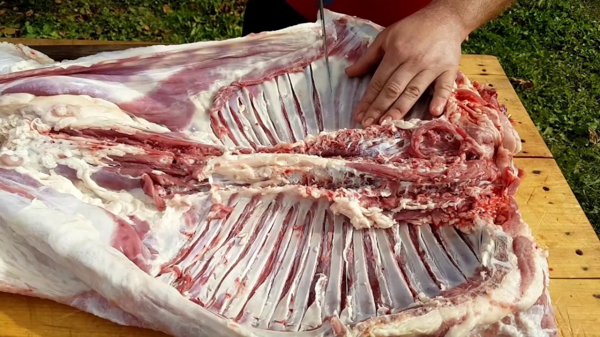 Carne de oaie distrusă la Tălmaciu: amenzi pentru încălcări a normelor sanitare
