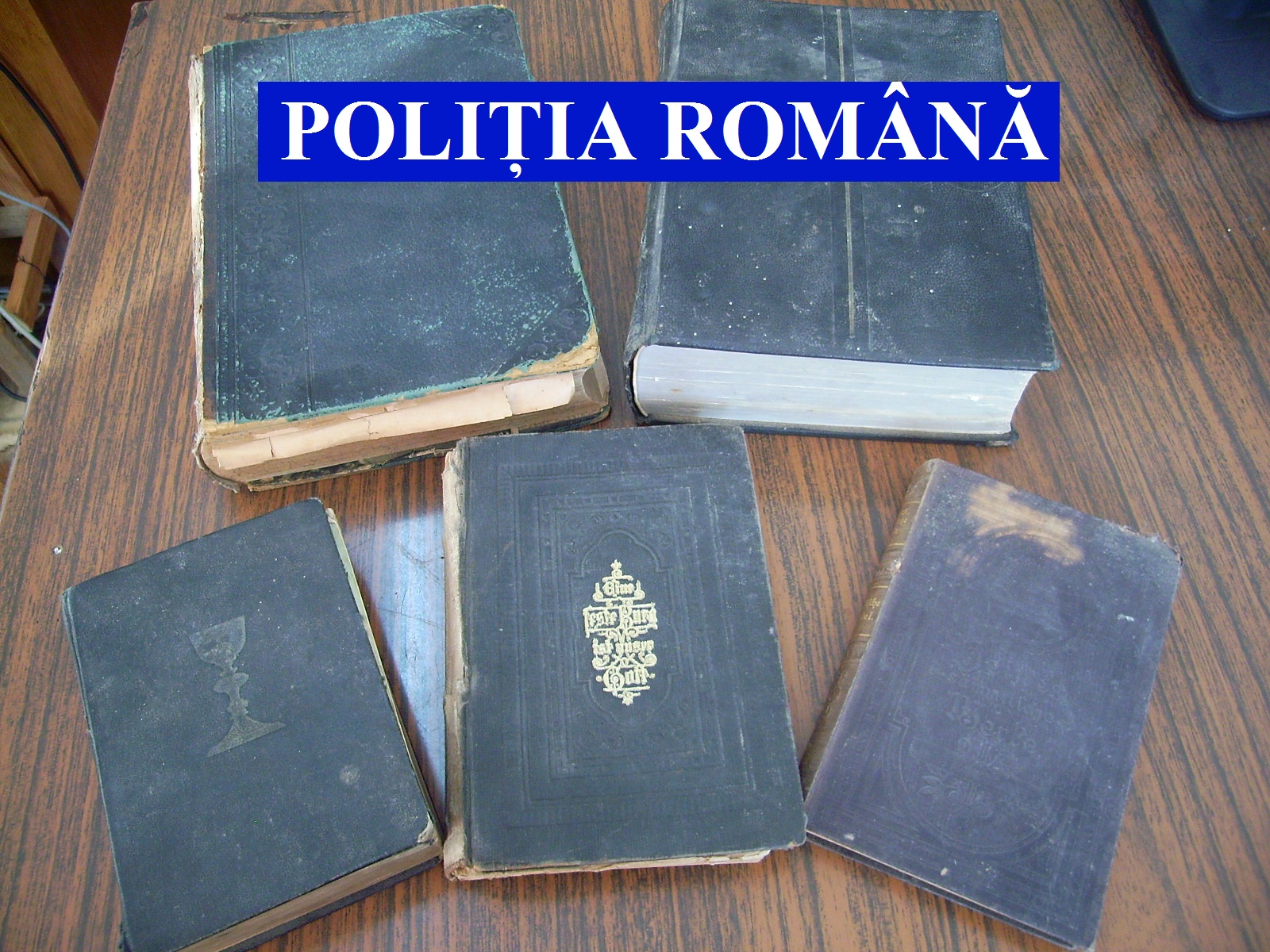 Cărți de patrimoniu furate, vechi de 150 de ani, găsite în Obor