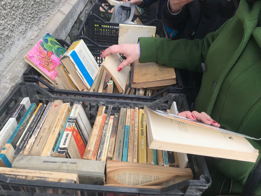 Cărți la un leu, pentru pasionații de lectură