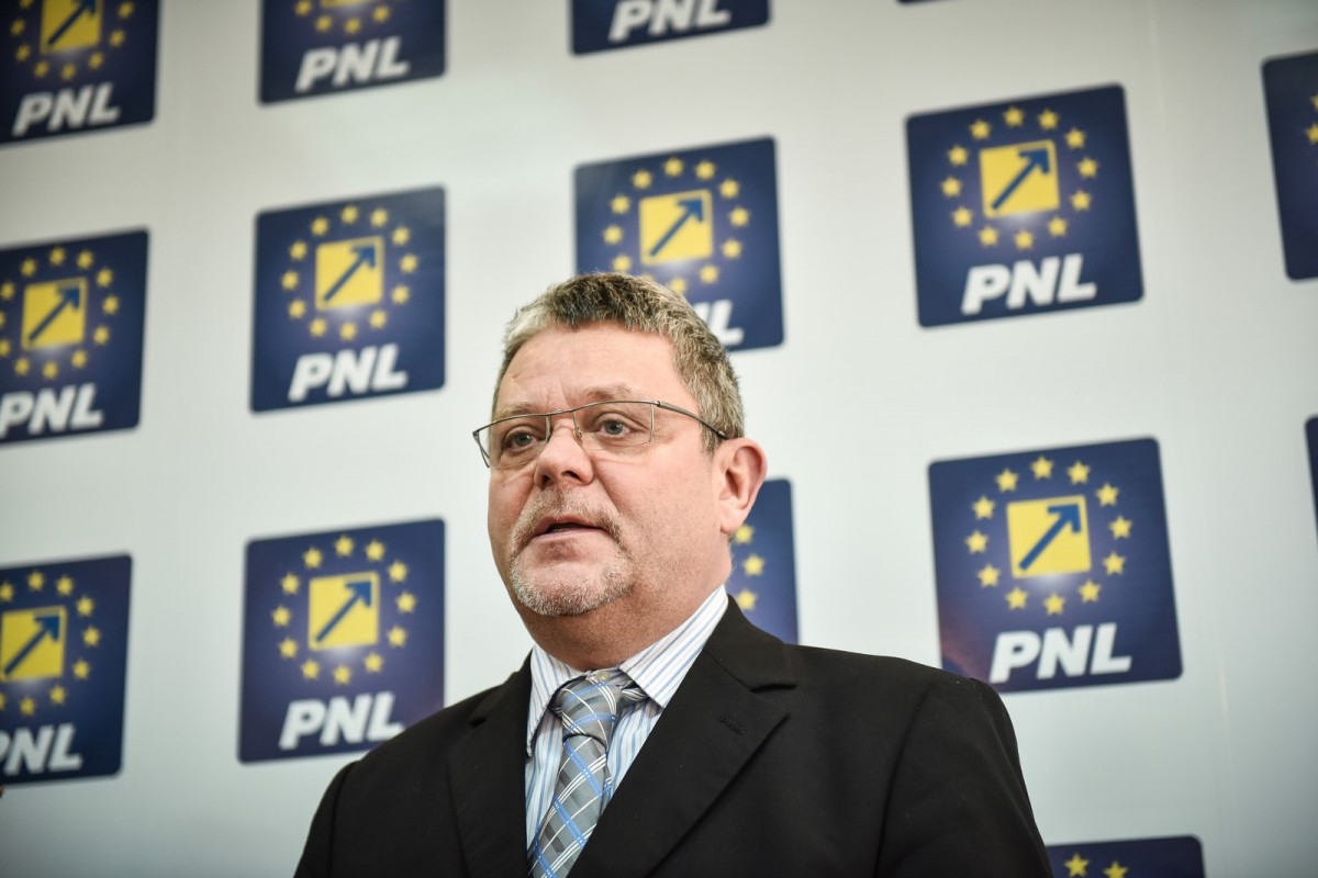 Cazan, apel către parlamentari: Să reglementăm internetul