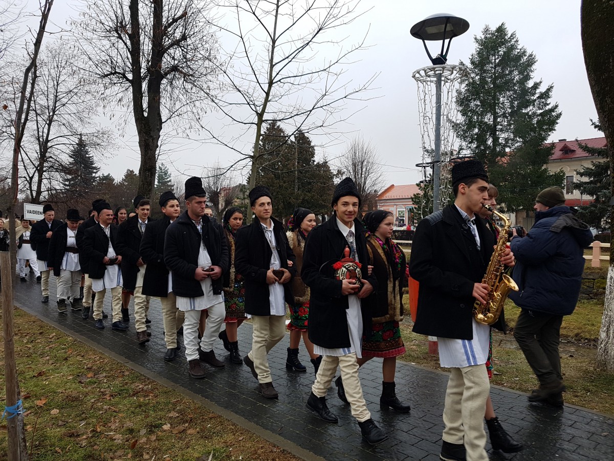Foto-Video | Peste 100 de juni și junese s-au întâlnit la Săliște