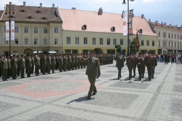 Ceremonii militare la Sibiu cu ocazia desfăşurării Ştafetei Veteranilor