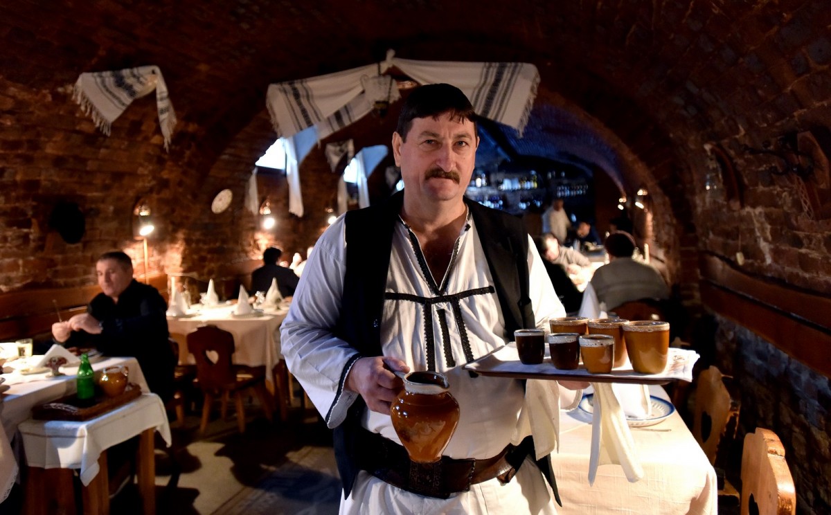 Cei mai vechi ospătari ai Sibiului. ”Clienții au mai fost prin alte țări. Au alte pretenții”