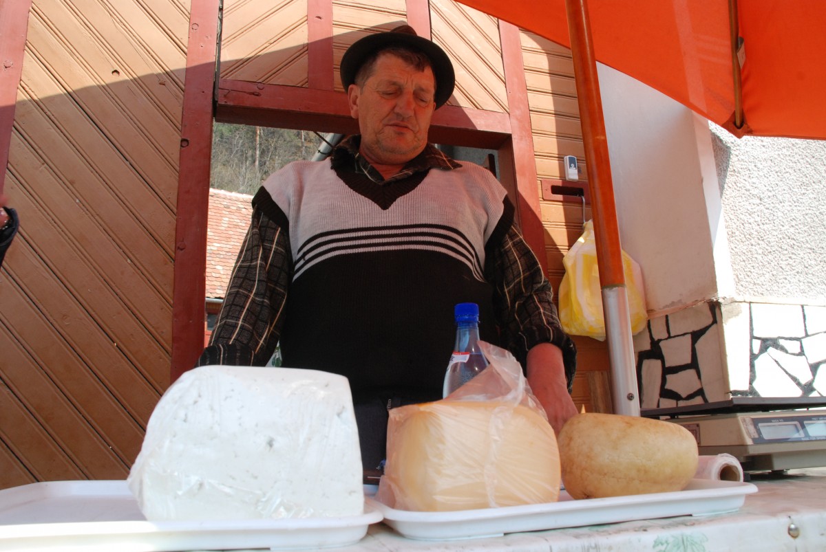 Autoritățile și producătorii locali vor să certifice Telemeaua de Sibiu și porcul de Bazna la nivel european