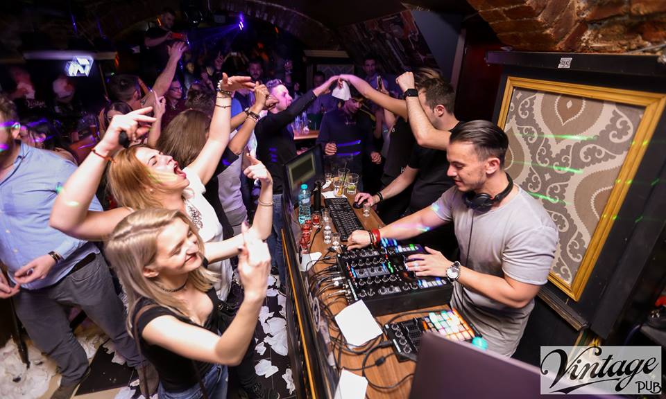 DJ în cluburile din Sibiu: „Sibienii încearcă să se simtă ca în Loft”