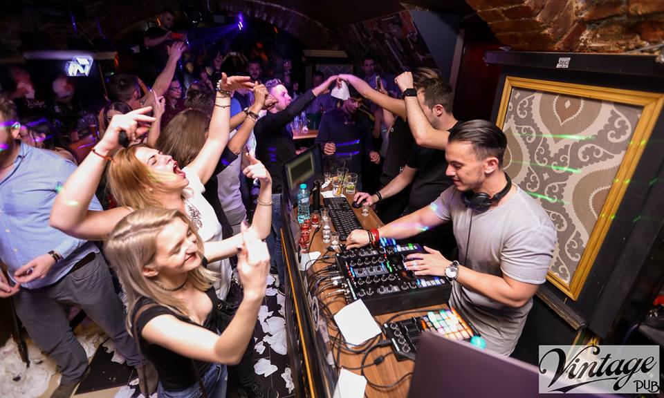 DJ în cluburile din Sibiu: „Sibienii încearcă să se simtă ca în Loft”