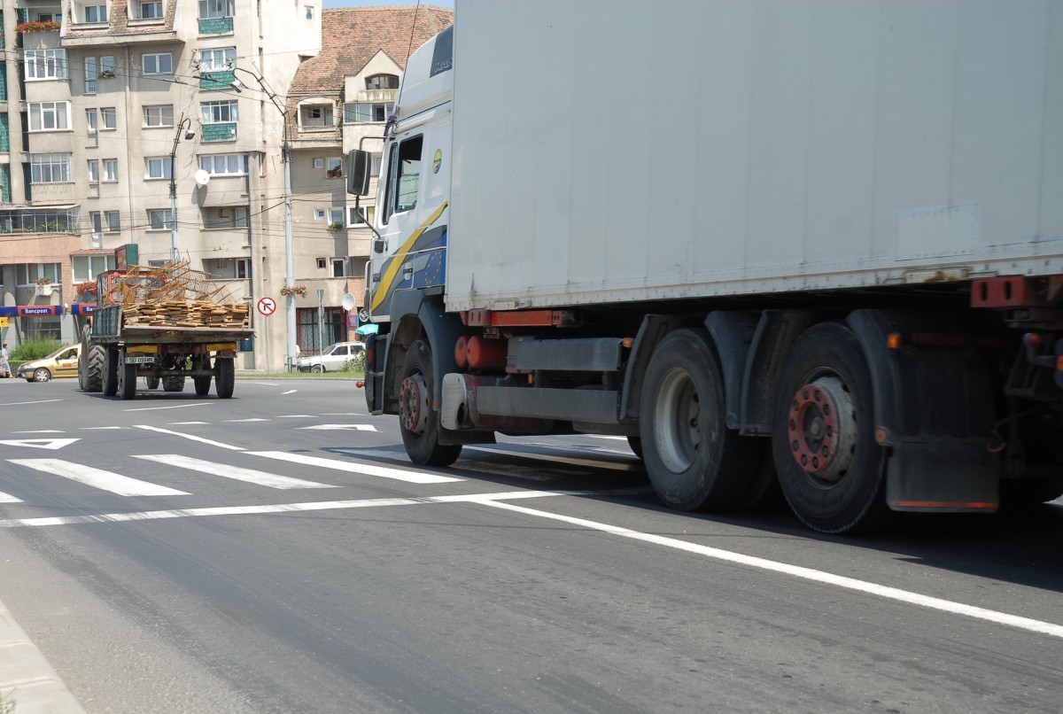 41 de zile, durata de așteptare la Sibiu pentru înmatricularea unui autovehicul comercial