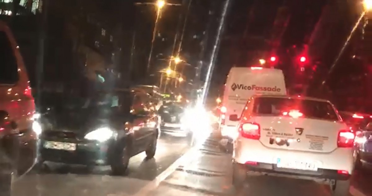 Proiect: Autovehiculele nu vor mai putea folosi sisteme de lumini personalizate