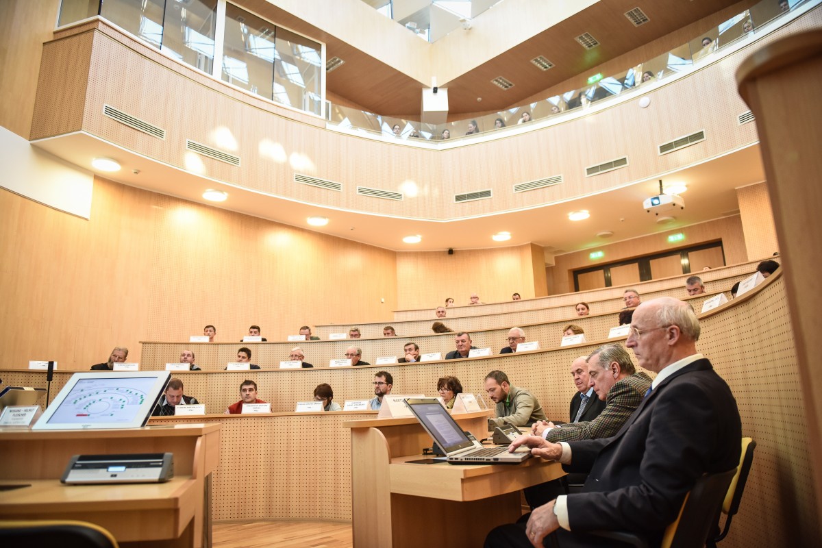 Împărțeala ”banilor de Crăciun” în județ: aproape egal, să ajungă la toată lumea