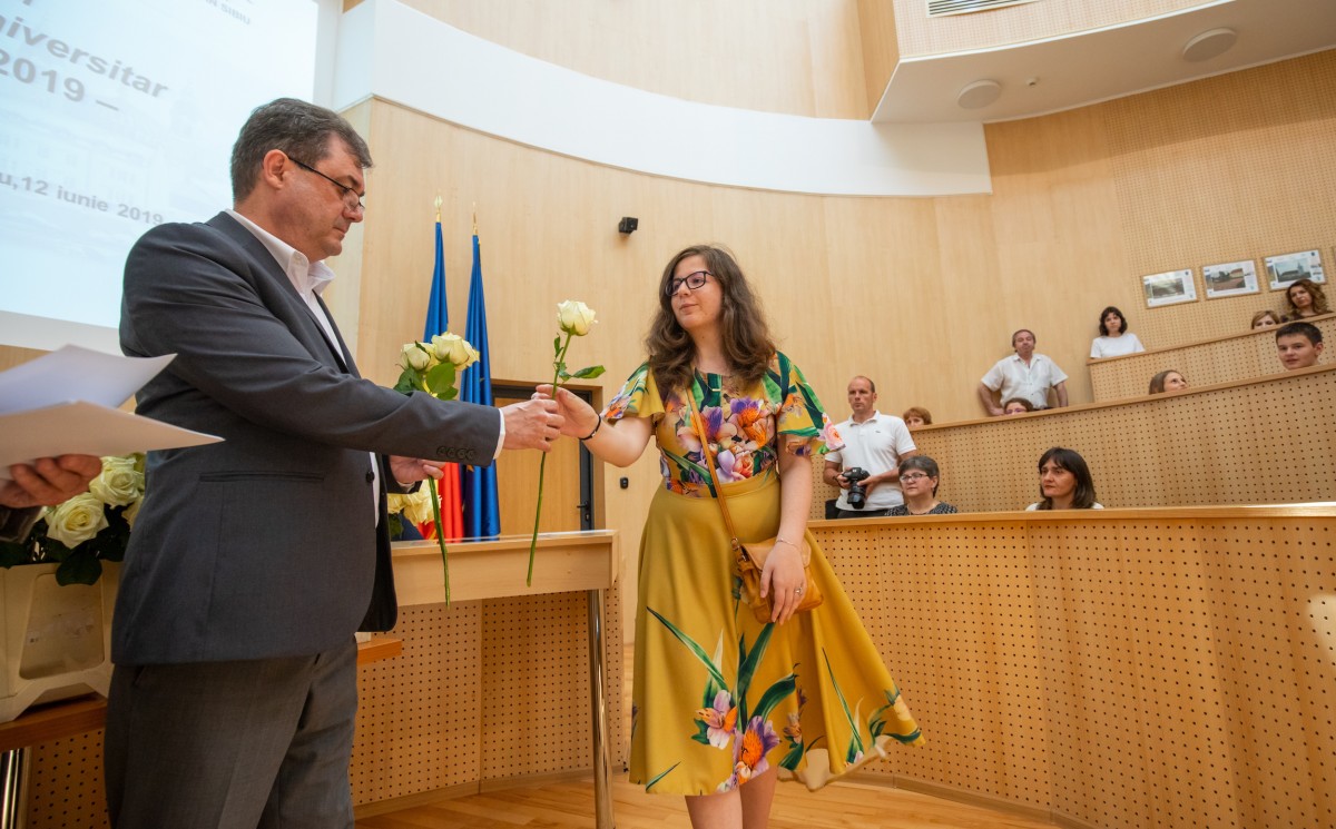 170 de olimpici și profesori îndrumători, premiați cu 70.000 de lei pentru că au făcut cinste Sibiului