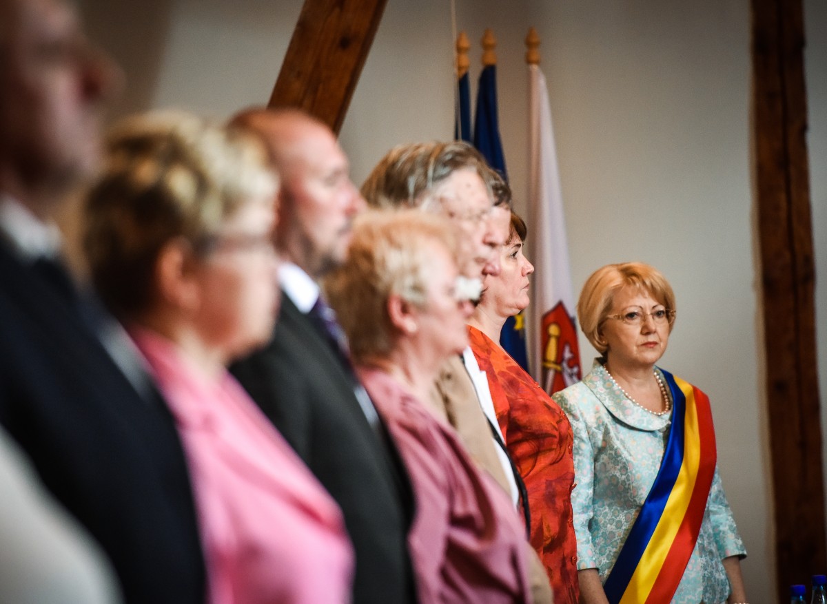 Salariile primarilor cresc cu 30%. Inițiativă PNL, susținută de PSD