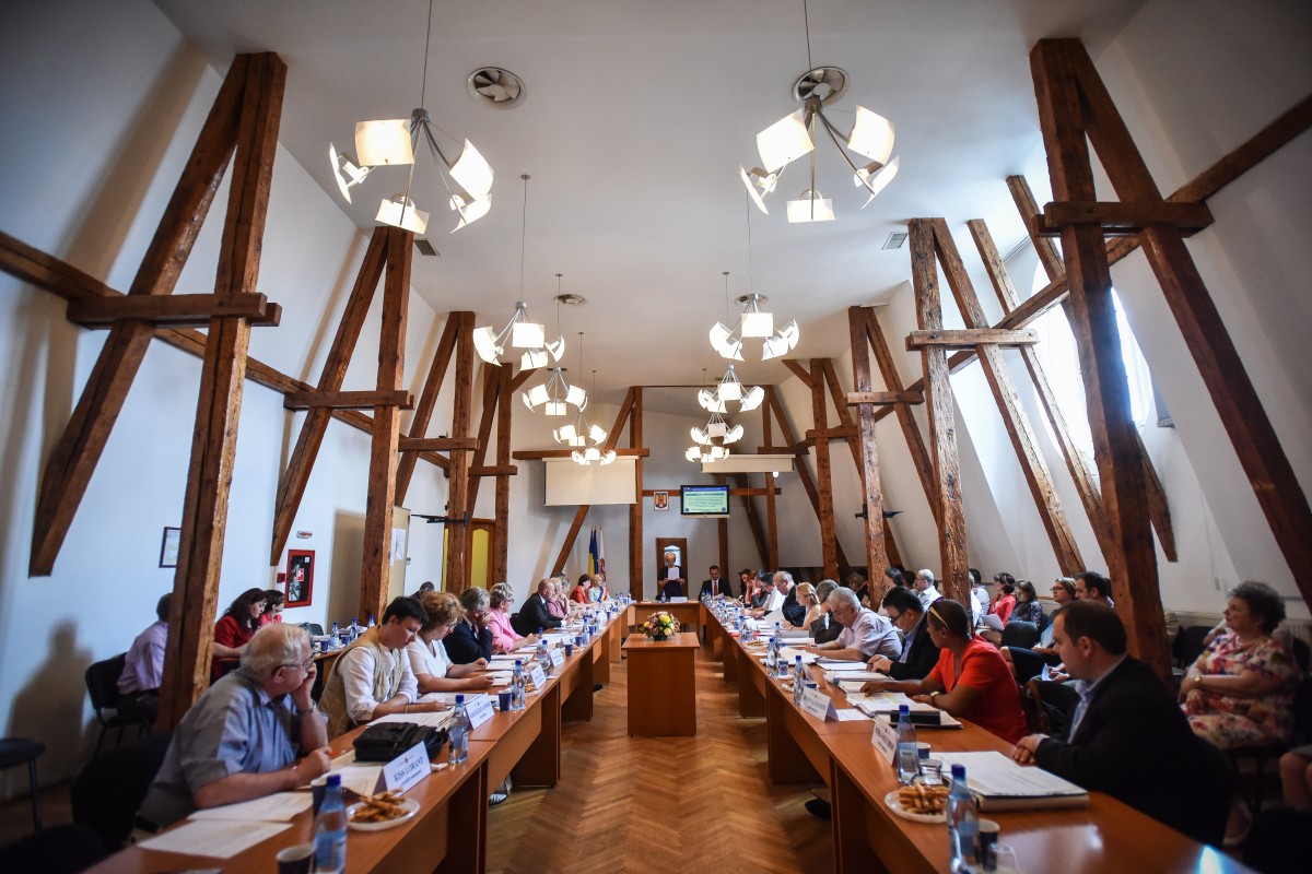 Consiliul local Sibiu: FDGR și PNL au votat ca ședințele să nu le fie filmate și făcute publice