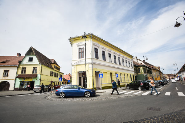 VIDEO Clădire simbol pentru Orașul de Jos, reparată după amenzile primăriei
