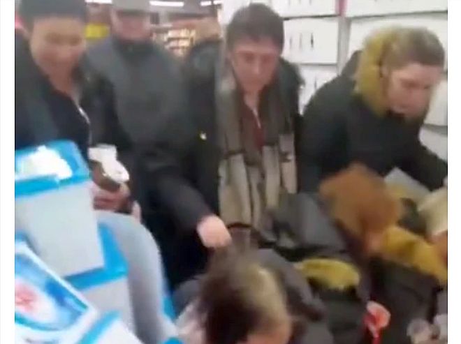 VIDEO-S-au călcat în picioare pentru Nutella la reducere. În Franța