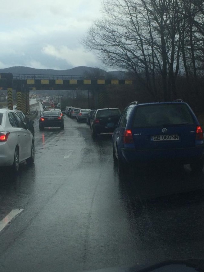 ACTUALIZARE Coșmar în trafic. Blocaj la Veștem, ambuteiaje și coloană pe Valea Oltului