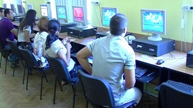 O treime din liceenii din Sibiu au competențe digitale avansate. Peste 200 sunt începători