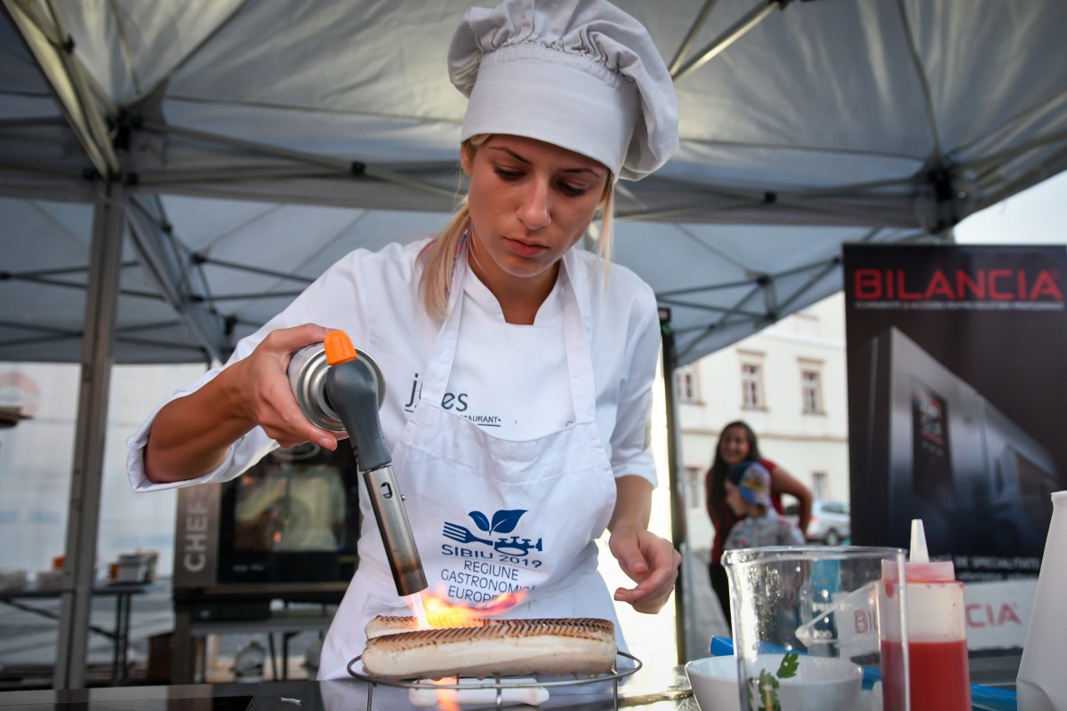 O tânără este noul ambasador al Sibiului Regiune Gastronomică Europeană (CP)